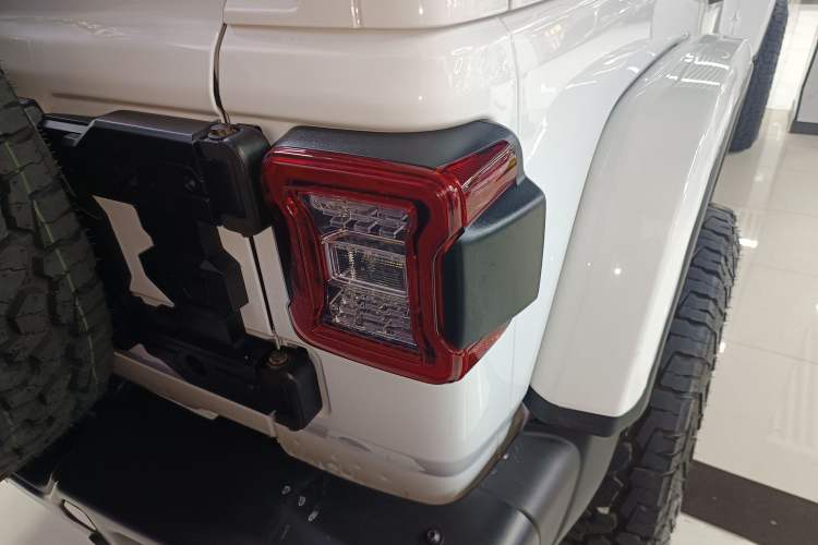 Used Jeep Wrangler 2022 2.0T High Altitude Four-Door Edition Exterior 6