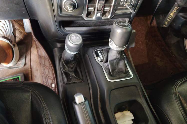 Used Jeep Wrangler 2022 2.0T High Altitude Four-Door Edition Gear Lever