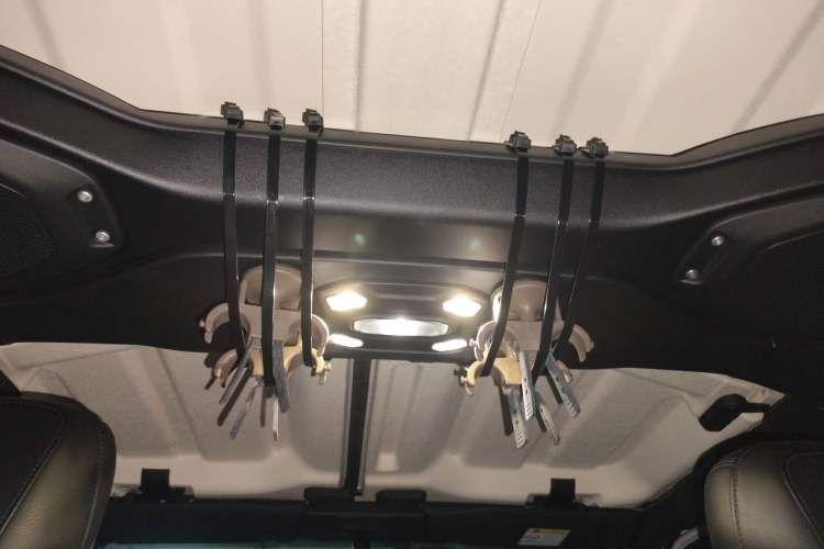 Used Jeep Wrangler 2022 2.0T High Altitude Four-Door Edition Headliner