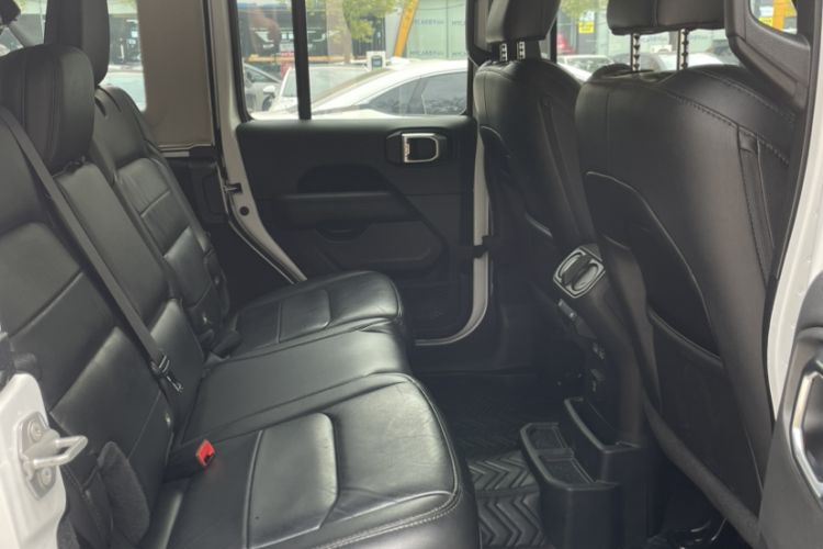 Used Jeep Wrangler 2022 2.0T High Altitude Four-Door Edition Interior 1