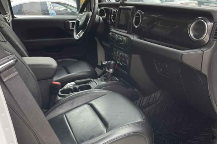 Used Jeep Wrangler 2022 2.0T High Altitude Four-Door Edition Interior 2