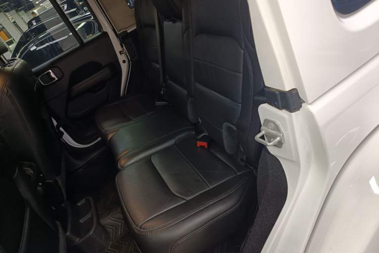 Used Jeep Wrangler 2022 2.0T High Altitude Four-Door Edition Interior 4