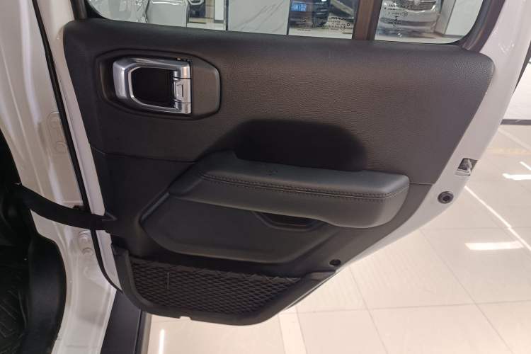 Used Jeep Wrangler 2022 2.0T High Altitude Four-Door Edition Interior 6