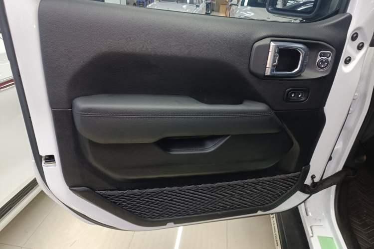 Used Jeep Wrangler 2022 2.0T High Altitude Four-Door Edition Interior 7