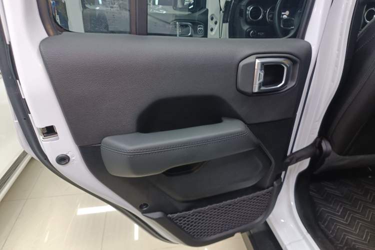 Used Jeep Wrangler 2022 2.0T High Altitude Four-Door Edition Interior 8