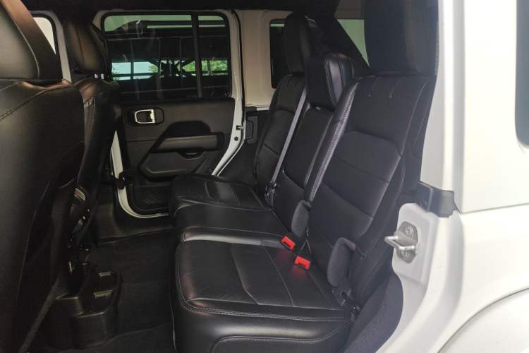 Used Jeep Wrangler 2022 2.0T High Altitude Four-Door Edition Left Rear Seat