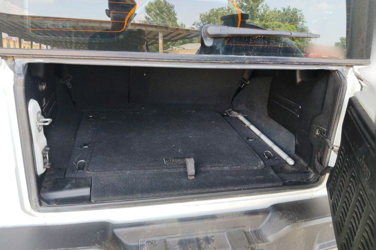 Used Jeep Wrangler 2022 2.0T High Altitude Four-Door Edition Trunk