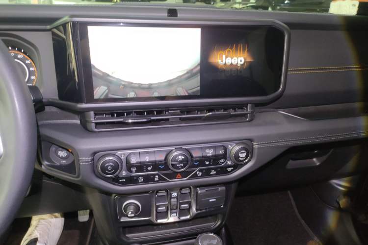 Used Jeep Wrangler 2024 2.0T Sahara Four-Door Edition Audio And AC Panel