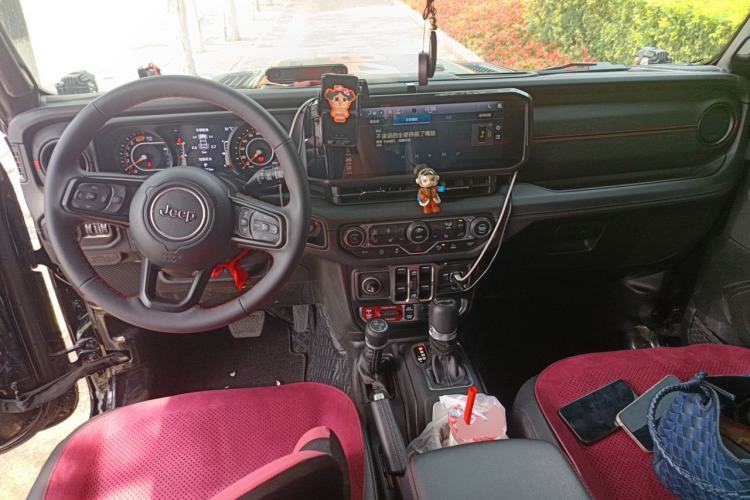 Used Jeep Wrangler 2024 2.0T Robin Hood Four-Door Edition Center Console