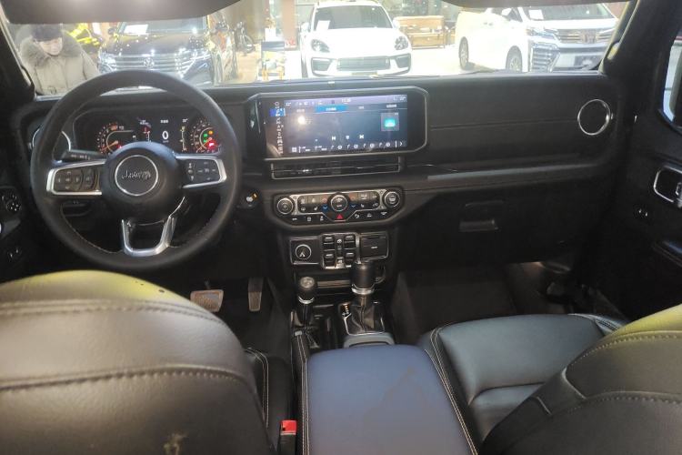 Used Jeep Wrangler 2024 2.0T Sahara Four-Door Edition Center Console