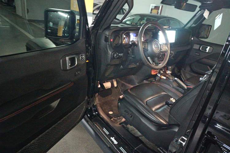 Used Jeep Wrangler 2024 2.0T Robin Hood Four-Door Edition Driver Seat