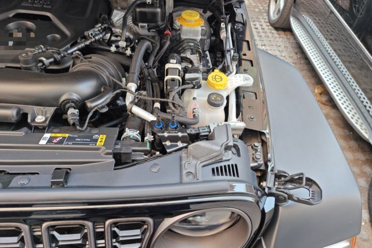 Used Jeep Wrangler 2024 2.0T Robin Hood Four-Door Edition Engine Bay Left