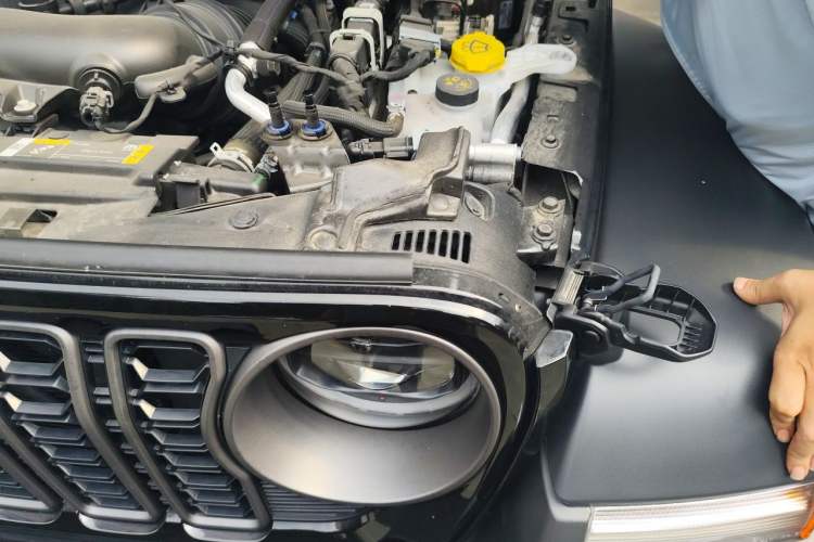 Used Jeep Wrangler 2024 2.0T Robin Hood Four-Door Edition Engine Bay Left