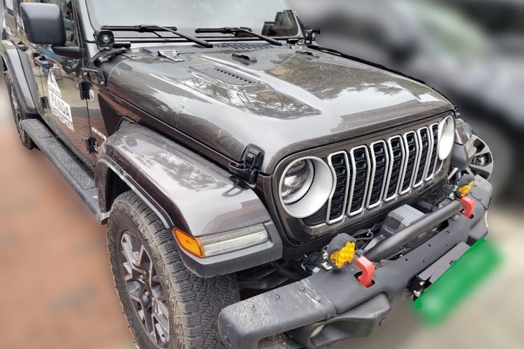 Used Jeep Wrangler 2024 2.0T Sahara Four-Door Edition Front Right 45 Deg