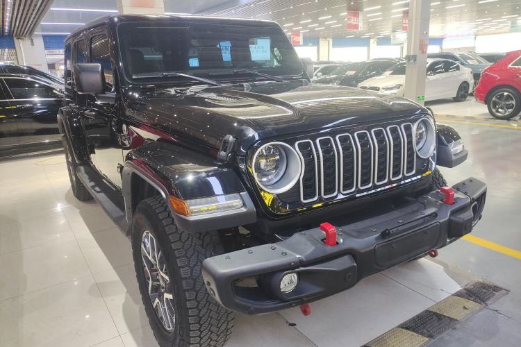 Used Jeep Wrangler 2024 2.0T Sahara Four-Door Edition Front Right 45 Deg