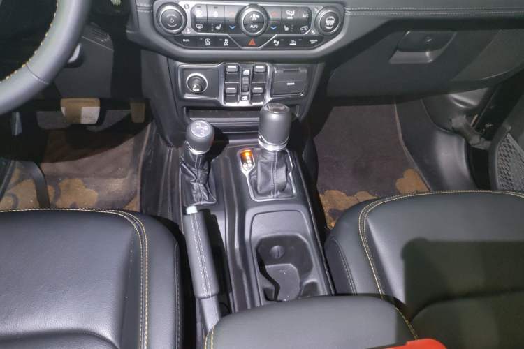 Used Jeep Wrangler 2024 2.0T Sahara Four-Door Edition Gear Lever
