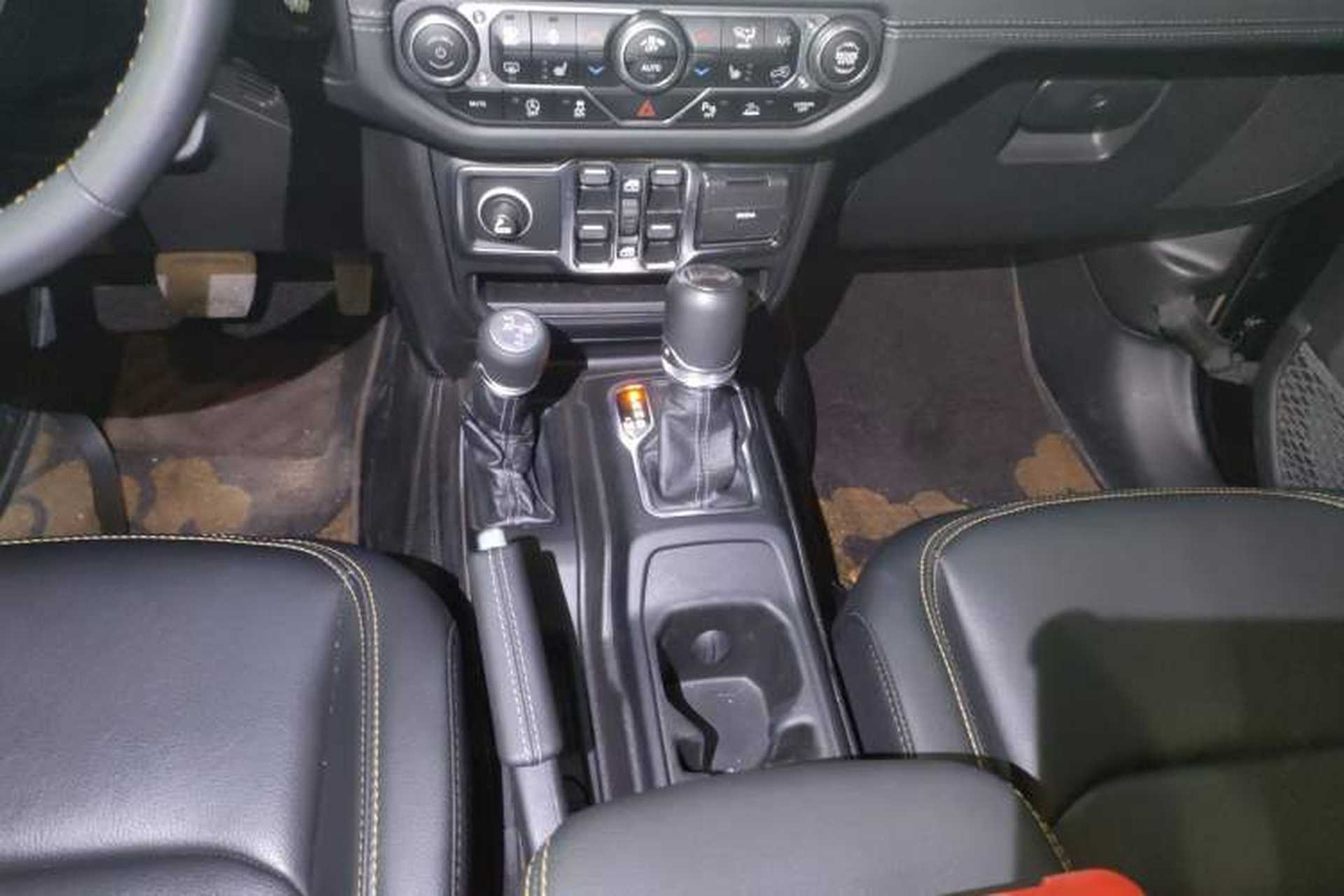 Used Jeep Wrangler 2024 2.0T Sahara Four-Door Edition Gear Lever