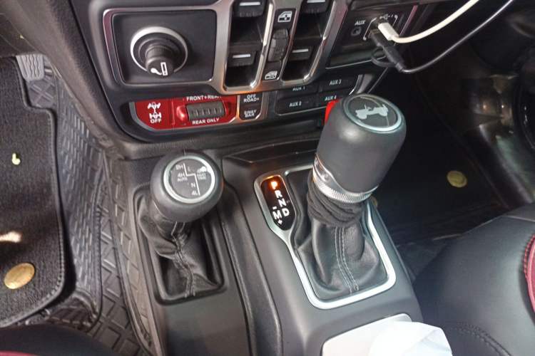 Used Jeep Wrangler 2024 2.0T Robin Hood Four-Door Edition Gear Lever