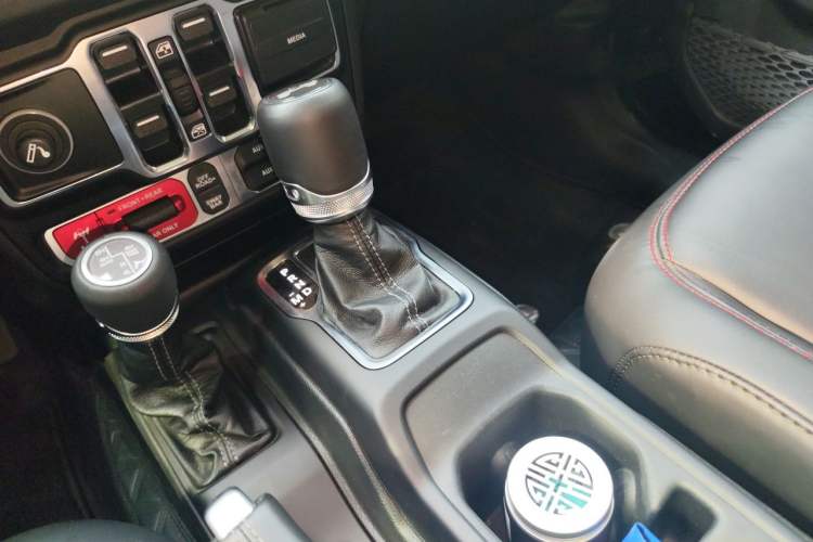 Used Jeep Wrangler 2024 2.0T Robin Hood Four-Door Edition Gear Lever