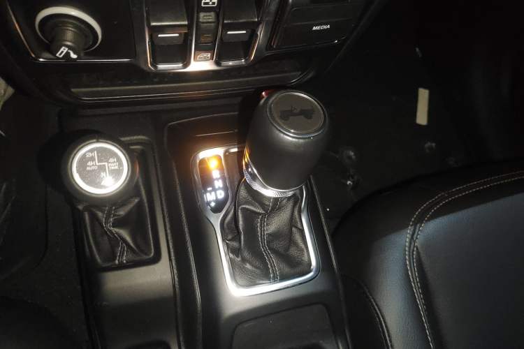 Used Jeep Wrangler 2024 2.0T Sahara Four-Door Edition Gear Lever