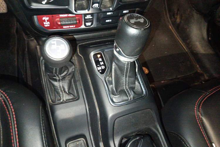 Used Jeep Wrangler 2024 2.0T Robin Hood Four-Door Edition Gear Lever