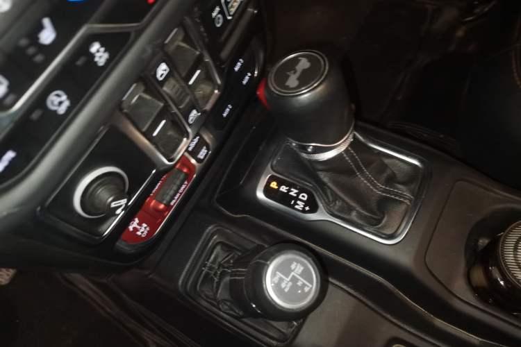 Used Jeep Wrangler 2024 2.0T Robin Hood Four-Door Edition Gear Lever