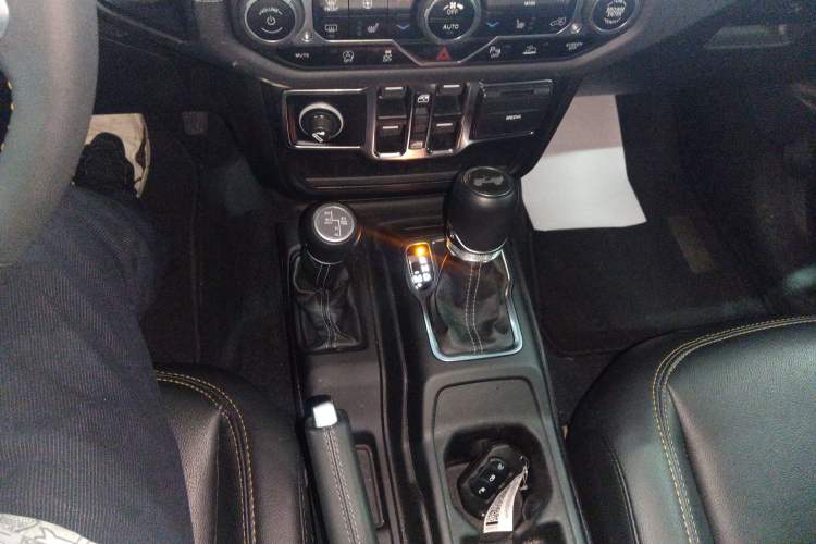 Used Jeep Wrangler 2024 2.0T Sahara Four-Door Edition Gear Lever