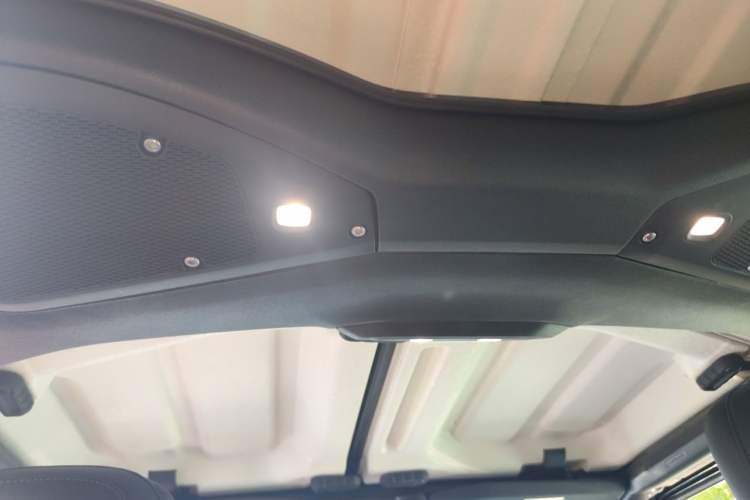 Used Jeep Wrangler 2024 2.0T Robin Hood Four-Door Edition Headliner