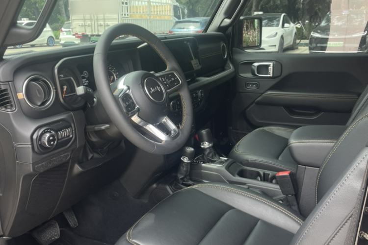 Used Jeep Wrangler 2024 2.0T Sahara Four-Door Edition Interior 2
