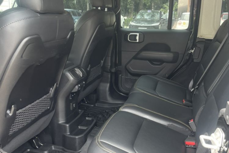 Used Jeep Wrangler 2024 2.0T Sahara Four-Door Edition Interior 3