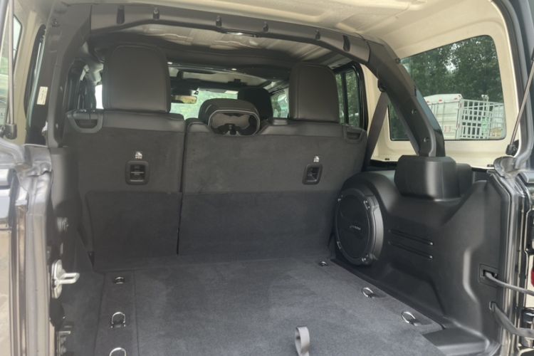 Used Jeep Wrangler 2024 2.0T Sahara Four-Door Edition Interior 4