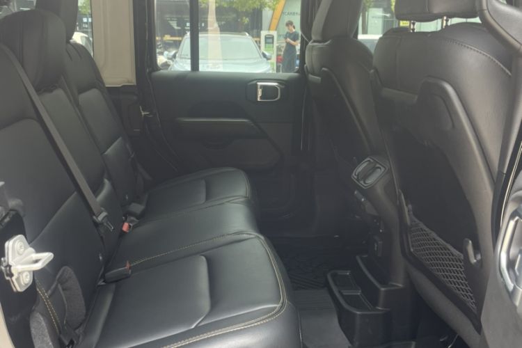 Used Jeep Wrangler 2024 2.0T Sahara Four-Door Edition Interior 6