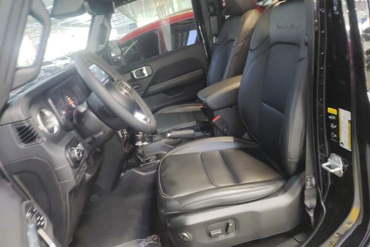 Used Jeep Wrangler 2024 2.0T Sahara Four-Door Edition Left Front Seat