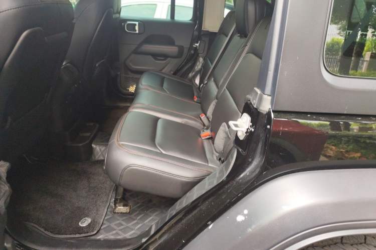 Used Jeep Wrangler 2024 2.0T Robin Hood Four-Door Edition Left Rear Seat