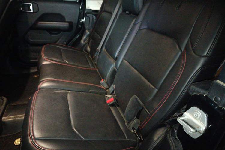 Used Jeep Wrangler 2024 2.0T Robin Hood Four-Door Edition Left Rear Seat