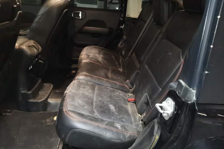 Used Jeep Wrangler 2024 2.0T Robin Hood Four-Door Edition Left Rear Seat