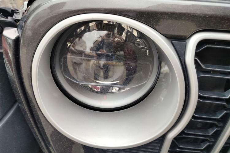Used Jeep Wrangler 2024 2.0T Sahara Four-Door Edition Right Front Headlight