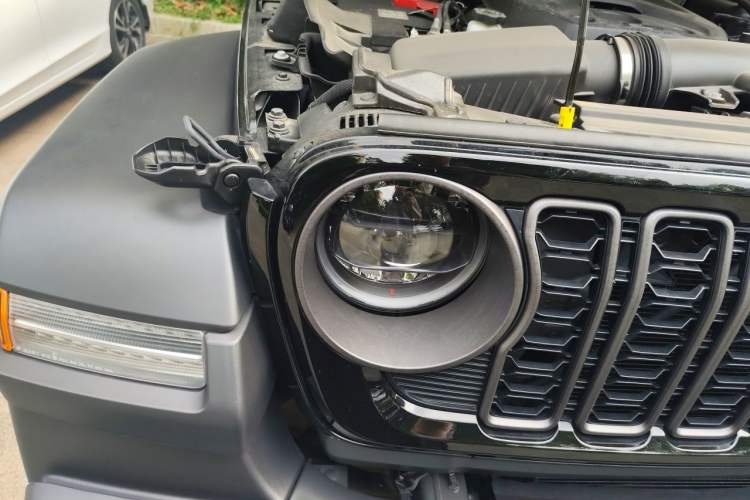 Used Jeep Wrangler 2024 2.0T Robin Hood Four-Door Edition Right Front Headlight