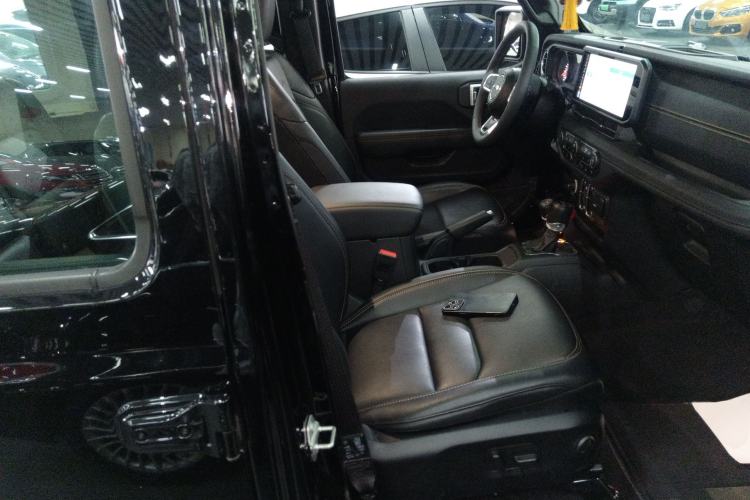 Used Jeep Wrangler 2024 2.0T Sahara Four-Door Edition Right Front Seat