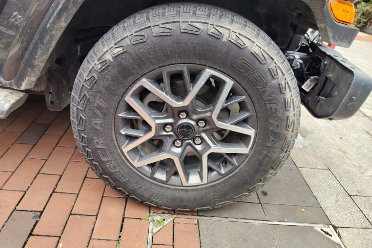 Used Jeep Wrangler 2024 2.0T Sahara Four-Door Edition Right Front Wheel Hub