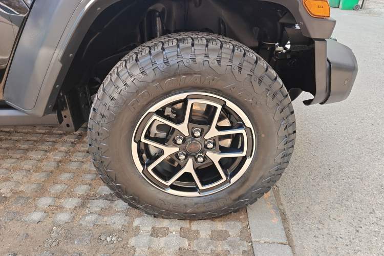 Used Jeep Wrangler 2024 2.0T Robin Hood Four-Door Edition Right Front Wheel Hub