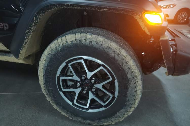 Used Jeep Wrangler 2024 2.0T Robin Hood Four-Door Edition Right Front Wheel Hub