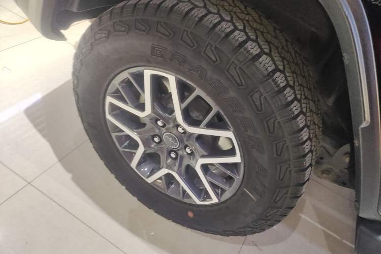 Used Jeep Wrangler 2024 2.0T Sahara Four-Door Edition Right Rear Wheel Hub