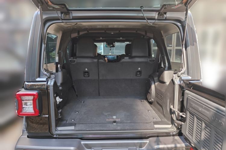 Used Jeep Wrangler 2024 2.0T Robin Hood Four-Door Edition Trunk