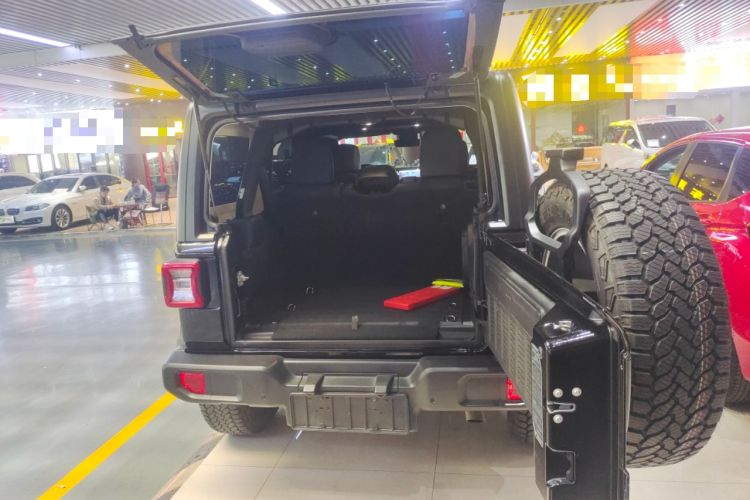 Used Jeep Wrangler 2024 2.0T Sahara Four-Door Edition Trunk