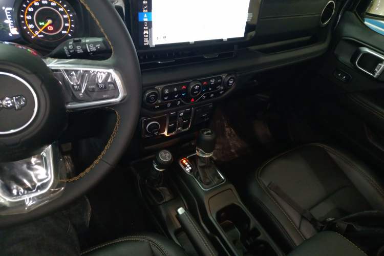 Used Jeep Wrangler 2024 2.0T Sahara Four-Door Edition Audio And AC Panel