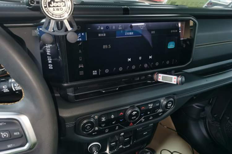 Used Jeep Wrangler 2024 2.0T Sahara Four-Door Edition Audio And AC Panel