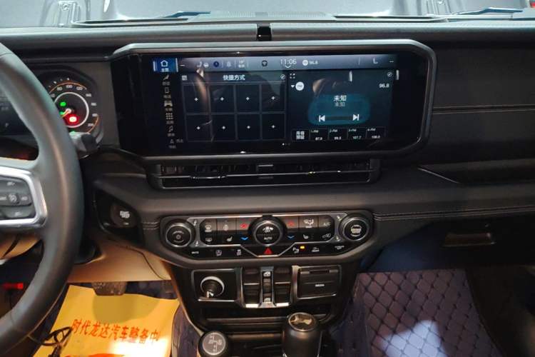 Used Jeep Wrangler 2024 2.0T Sahara Four-Door Edition Audio And AC Panel