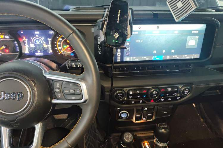 Used Jeep Wrangler 2024 2.0T Sahara Four-Door Edition Audio And AC Panel