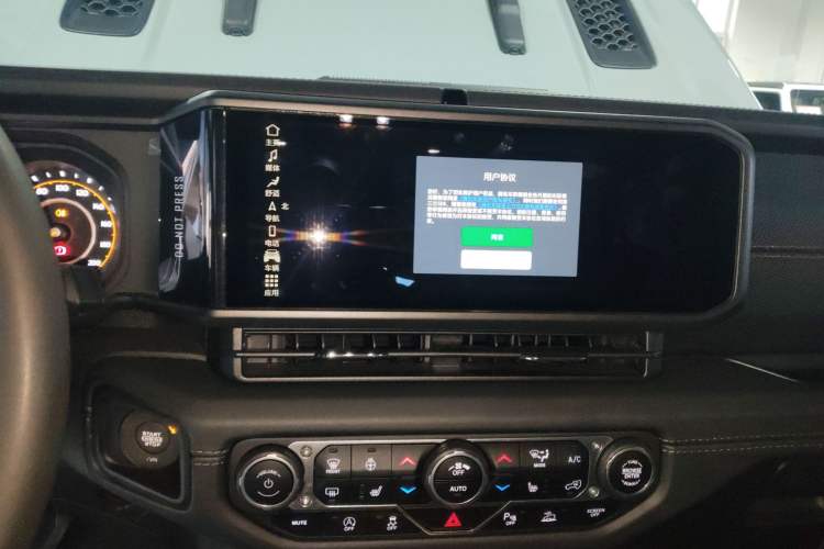 Used Jeep Wrangler 2024 2.0T Robin Hood Four-Door Edition Audio And AC Panel